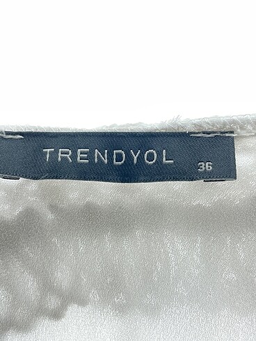 36 Beden beyaz Renk Trendyol & Milla Bluz %70 İndirimli.