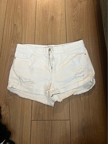 Beyaz Stradivarius şort