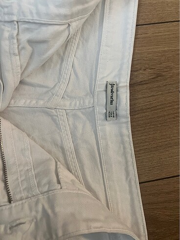 40 Beden Beyaz Stradivarius şort