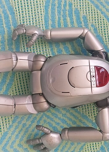 Beden Renk ARÇELİK OYUNCAK ROBOT(ÇALIŞMIYOR)