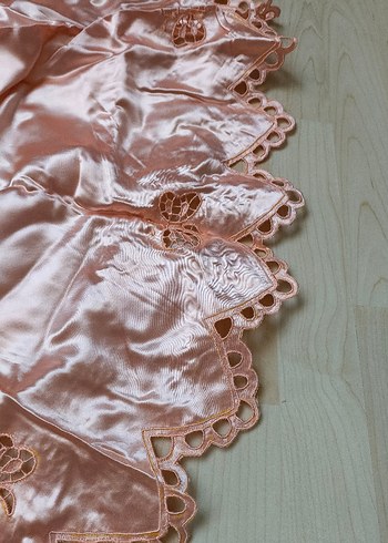 Pembe İşlemeli Parlak Bohem Masa Örtüsü - Görsel 5