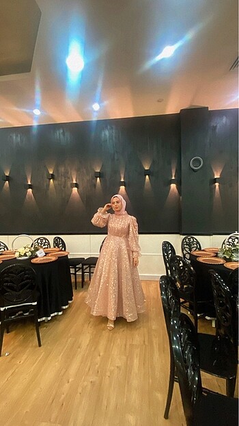 Pembe pullu abiye