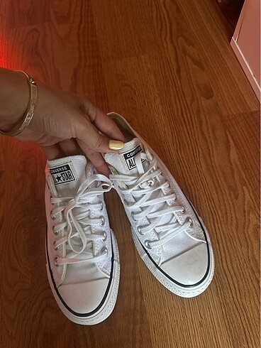 Beyaz converse