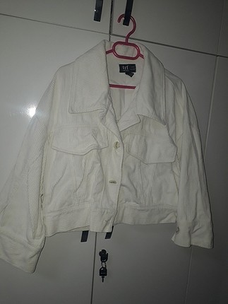 zara beyaz ceket