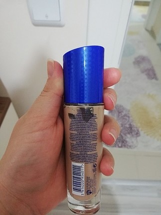 rimmel london fondöten ivory 