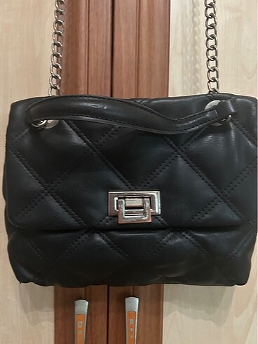 Beden Stradivarius siyah çanta