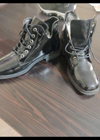 Siyah Rugan Bağcıklı Stiletto Topuklu Bot - Görsel 3