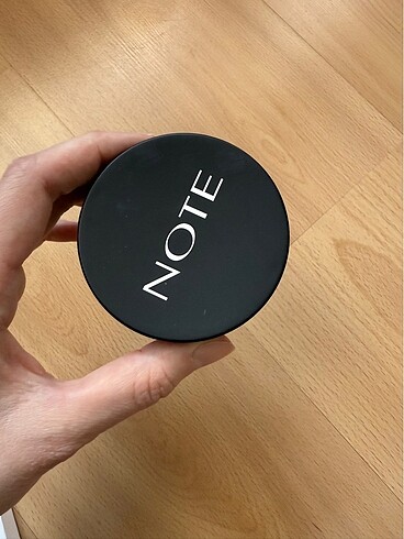 Note compact powder pudra