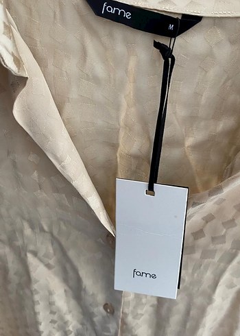 Bej Düğmeli V Yakalı Keten Gömlek - Görsel 3