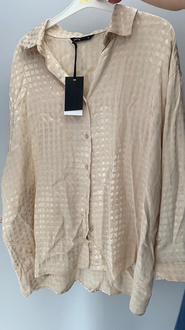 Bej Düğmeli V Yakalı Keten Gömlek - Görsel 2