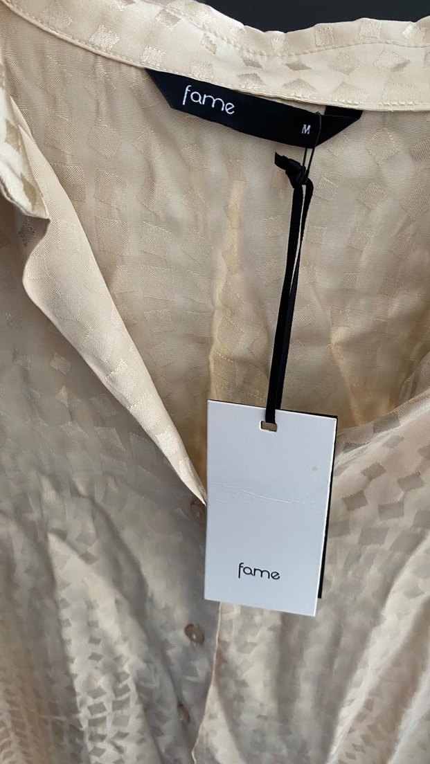 Bej Düğmeli V Yakalı Keten Gömlek - Görsel 3