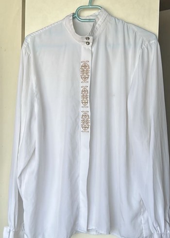 Nakış Detaylı Beyaz Kadın Gömlek - Görsel 4
