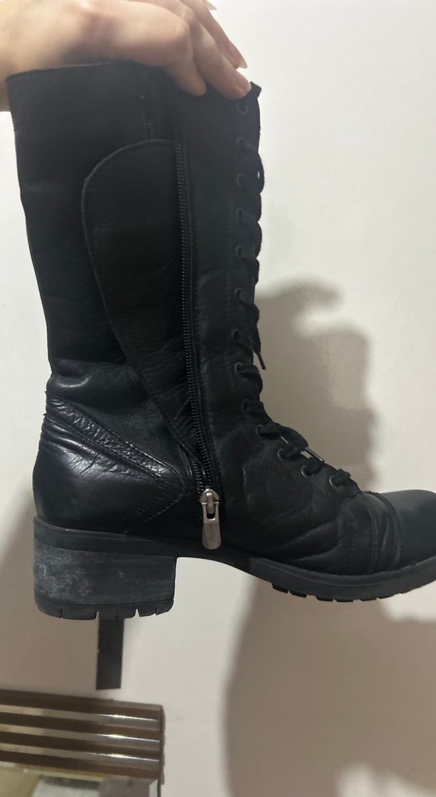 Siyah Deri Punk Tarzı Kadın Bot - Görsel 4