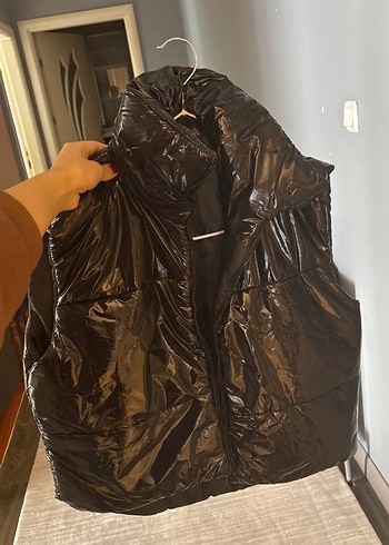 Siyah Parlak Yüksek Yakalı Kadın Şişme Yelek