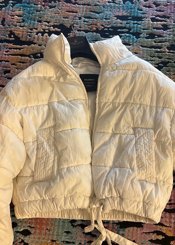 Pull and Bear Beyaz şişme mont