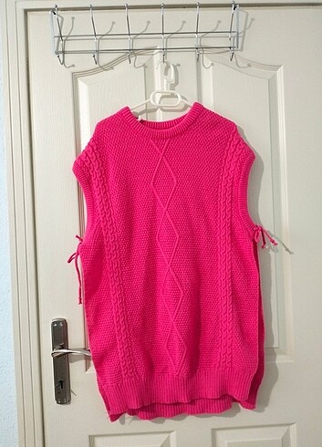 Pembe süveter