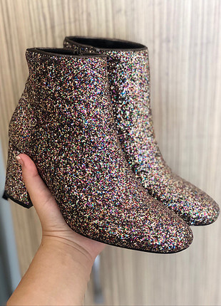 37 Beden siyah Renk BERSHKA SON MODEL SİMLİ ÇOK TARZ BOT