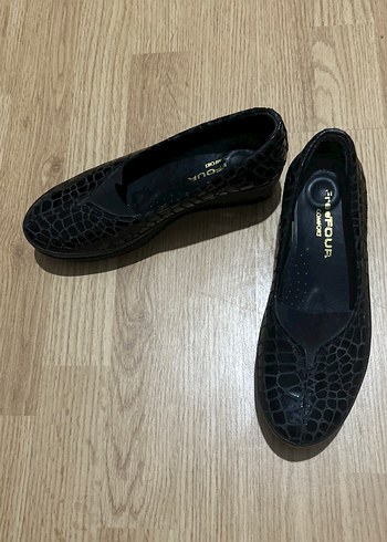 Orjinal deri. Siyah Yılan Desenli Dolgu Topuklu Kadın Ayakkabı. - Görsel 2