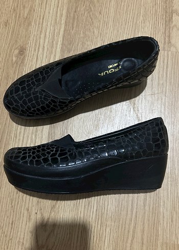 Orjinal deri. Siyah Yılan Desenli Dolgu Topuklu Kadın Ayakkabı. - Görsel 3