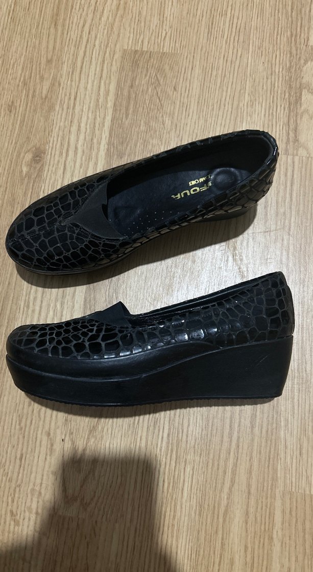 Orjinal deri. Siyah Yılan Desenli Dolgu Topuklu Kadın Ayakkabı. - Görsel 3