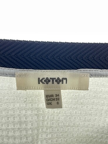 34 Beden beyaz Renk Koton T-shirt %70 İndirimli.