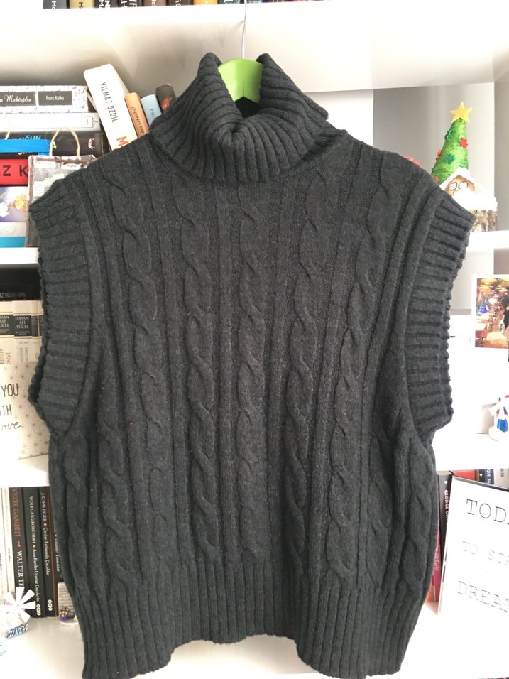 Gri Yünlü Boğazlı Kolsuz Kadın Kazak - Görsel 2