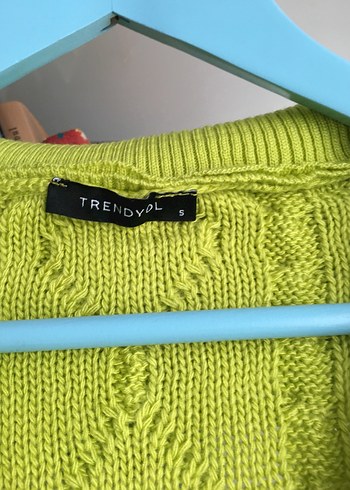 Yünlü Kolsuz Yüksek Yaka Kadın Kazak - Görsel 2