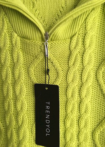 Yünlü Kolsuz Yüksek Yaka Kadın Kazak - Görsel 3