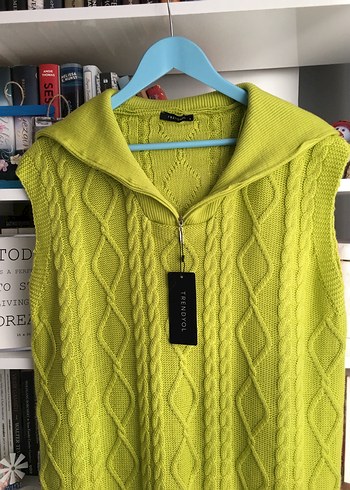 Yünlü Kolsuz Yüksek Yaka Kadın Kazak - Görsel 4