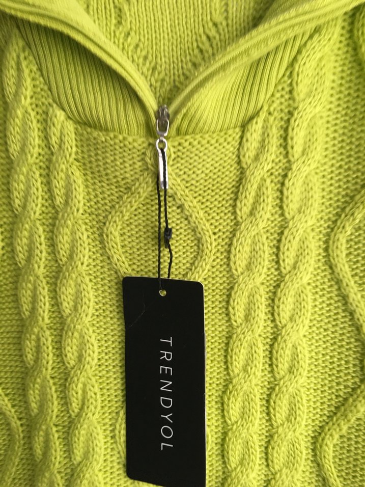 Yünlü Kolsuz Yüksek Yaka Kadın Kazak - Görsel 3