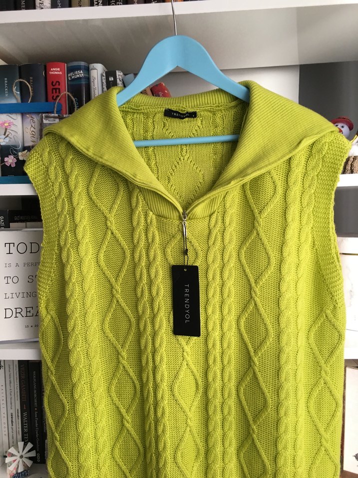 Yünlü Kolsuz Yüksek Yaka Kadın Kazak - Görsel 4