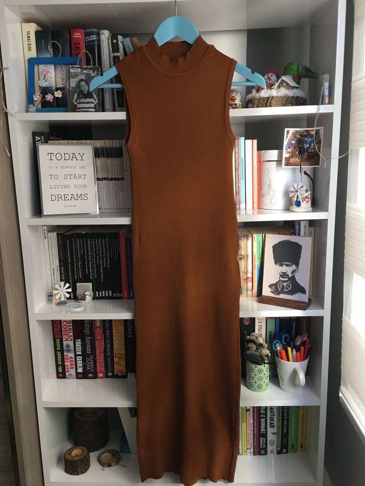 Kahverengi  Yüksek Yakalı Midi Elbise - Görsel 2