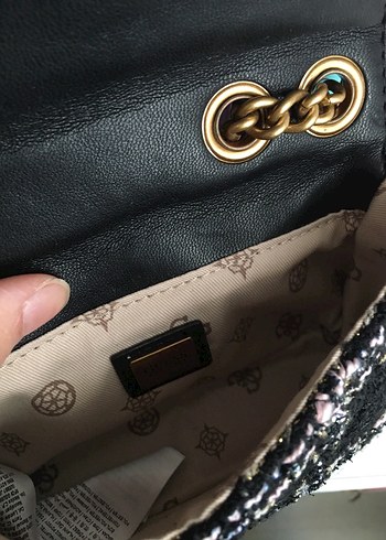 Guess Kadın Siyah İşlemeli Tokalı Çanta - Görsel 5