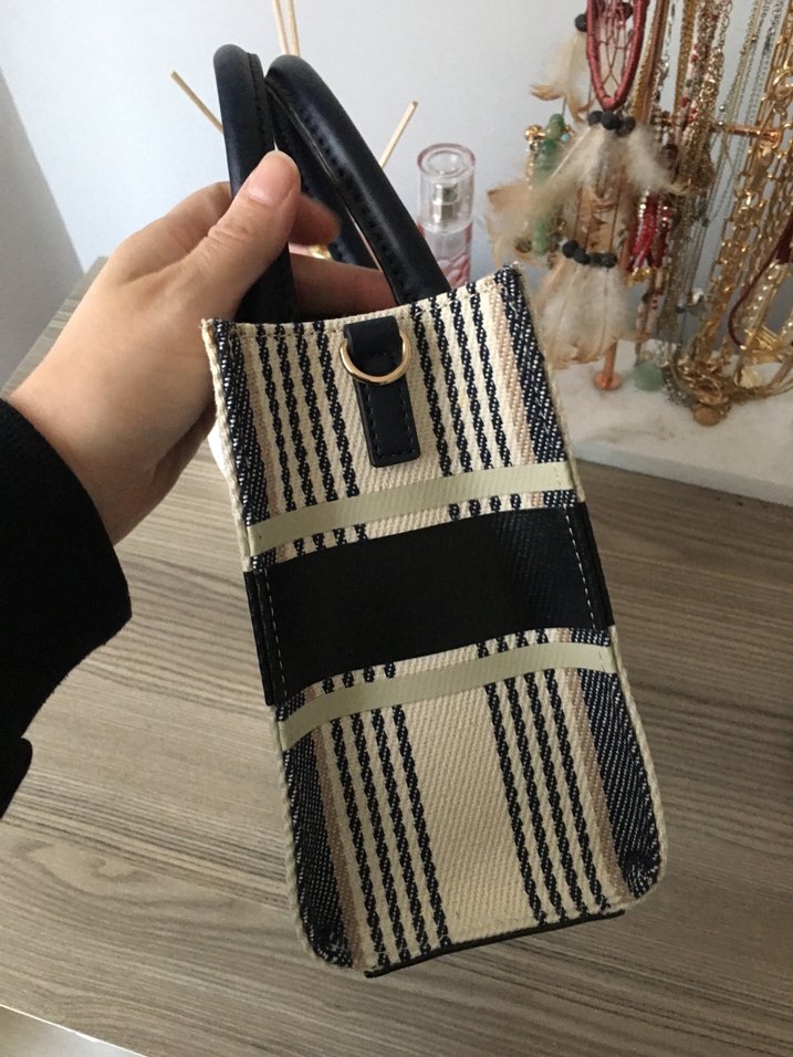 GUESS Çizgili Kadın Çanta - Görsel 2