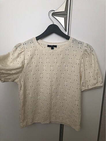 Mavi Jeans Crop ekru üstte şahane duruyor