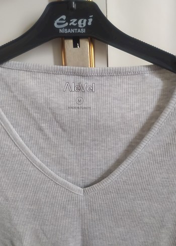 Gri V Yaka Kısa Kollu Kadın Tişört - Görsel 2