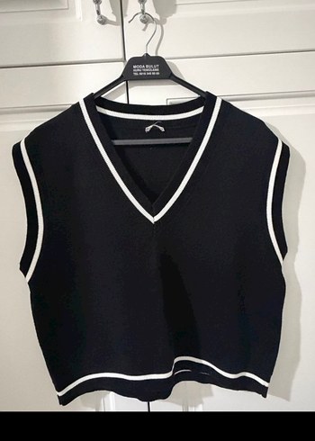 Siyah V Yaka Salaş Süveter ve beyaz boğazlı badi - Görsel 2