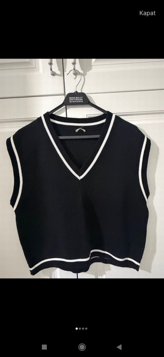 Siyah V Yaka Salaş Süveter ve beyaz boğazlı badi - Görsel 2