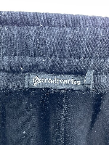 m Beden siyah Renk Stradivarius Kumaş Pantolon %70 İndirimli.