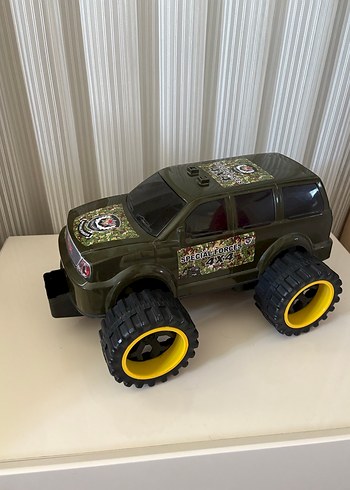 Büyük askeri jeep araba - Görsel 2