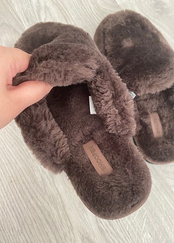 Zara Kahverengi Kürklü Kadın Ev Terliği