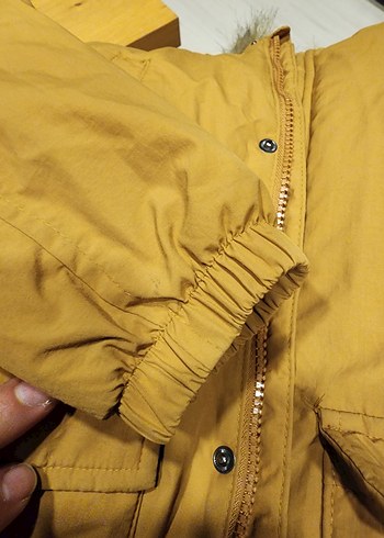 MNG Mango Erkek Çocuk Sarı Kapüşonlu Kürklü Mont 4-5 yaş - Görsel 5