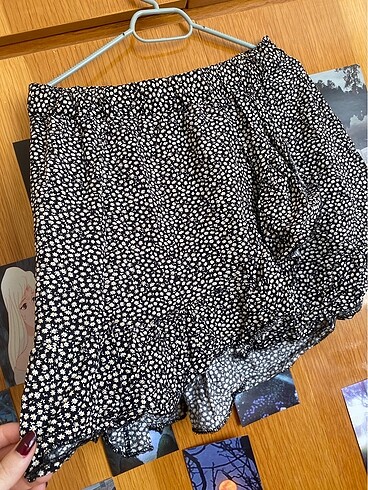 Bershka Çiçekli fırfırlı yazlık etek