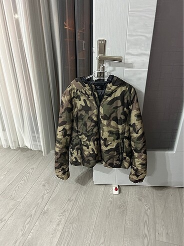 Bershka Kamuflaj Desenli Mont