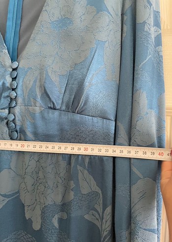 Düğmeli V Yaka Mavi Midi Elbise - Görsel 4