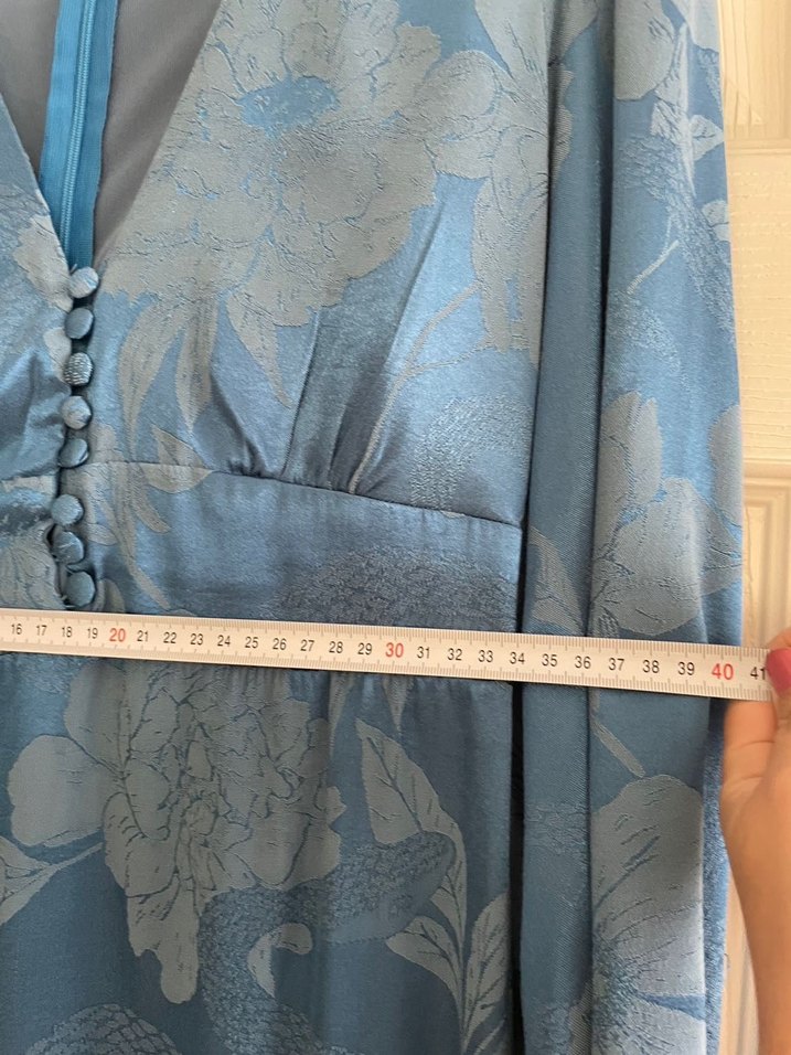 Düğmeli V Yaka Mavi Midi Elbise - Görsel 4