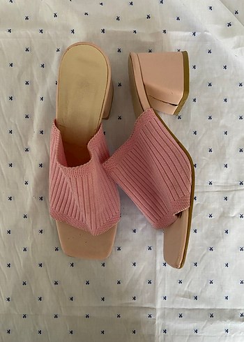 Pembe Pliseli Topuklu Kadın Terlik - Görsel 2