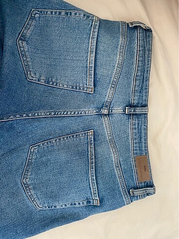Zara Cross jean