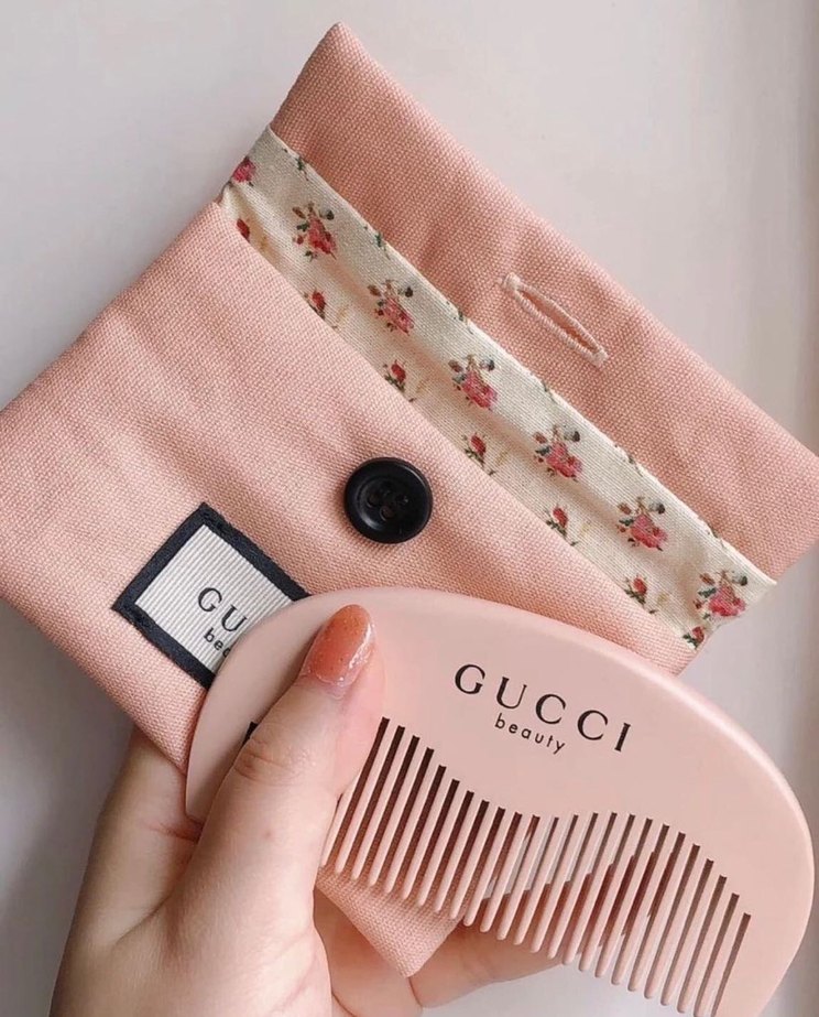 Gucci Beauty Pembe Tarak — görsel 3/4