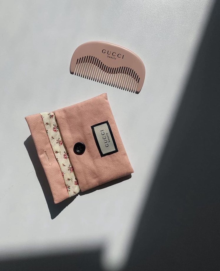 Gucci Beauty Pembe Tarak — görsel 2/4